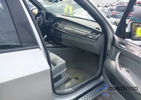 2009 BMW X5 xDrive48I z USA, uszkodzony, nr VIN 5UXFE83589L171073